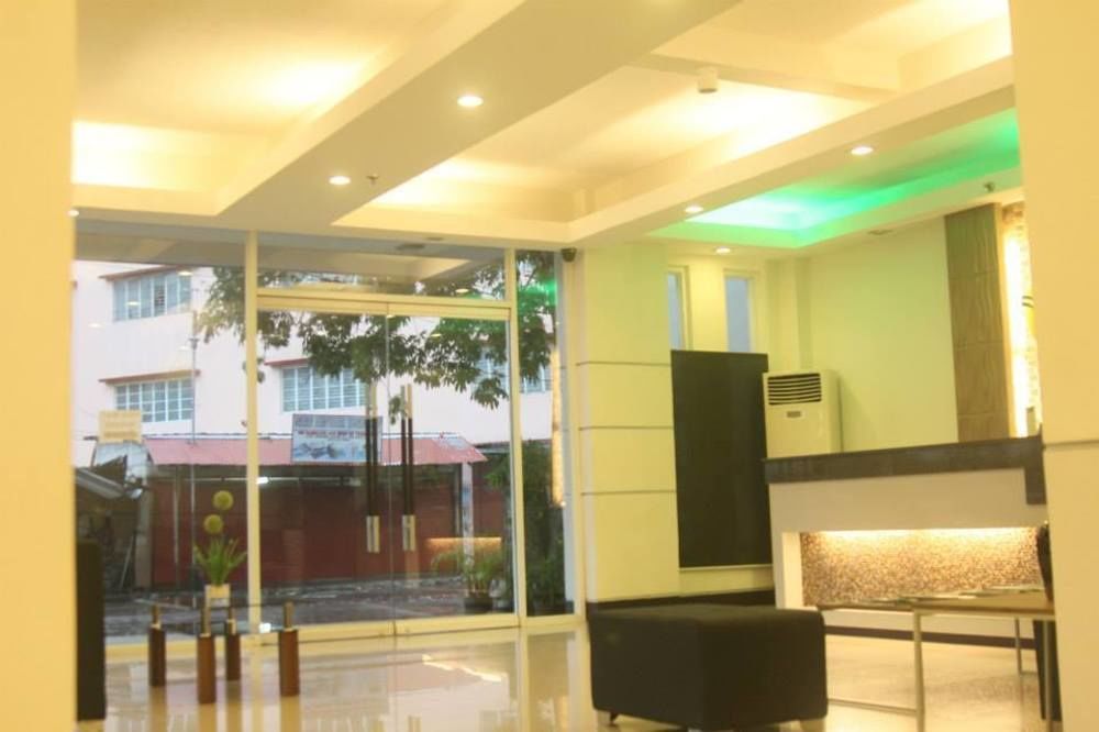 Negrense Suites Баколод Екстер'єр фото