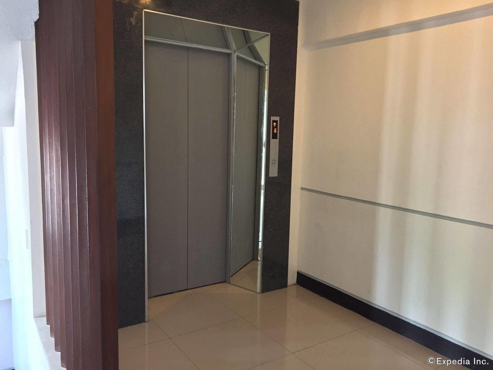 Negrense Suites Баколод Екстер'єр фото