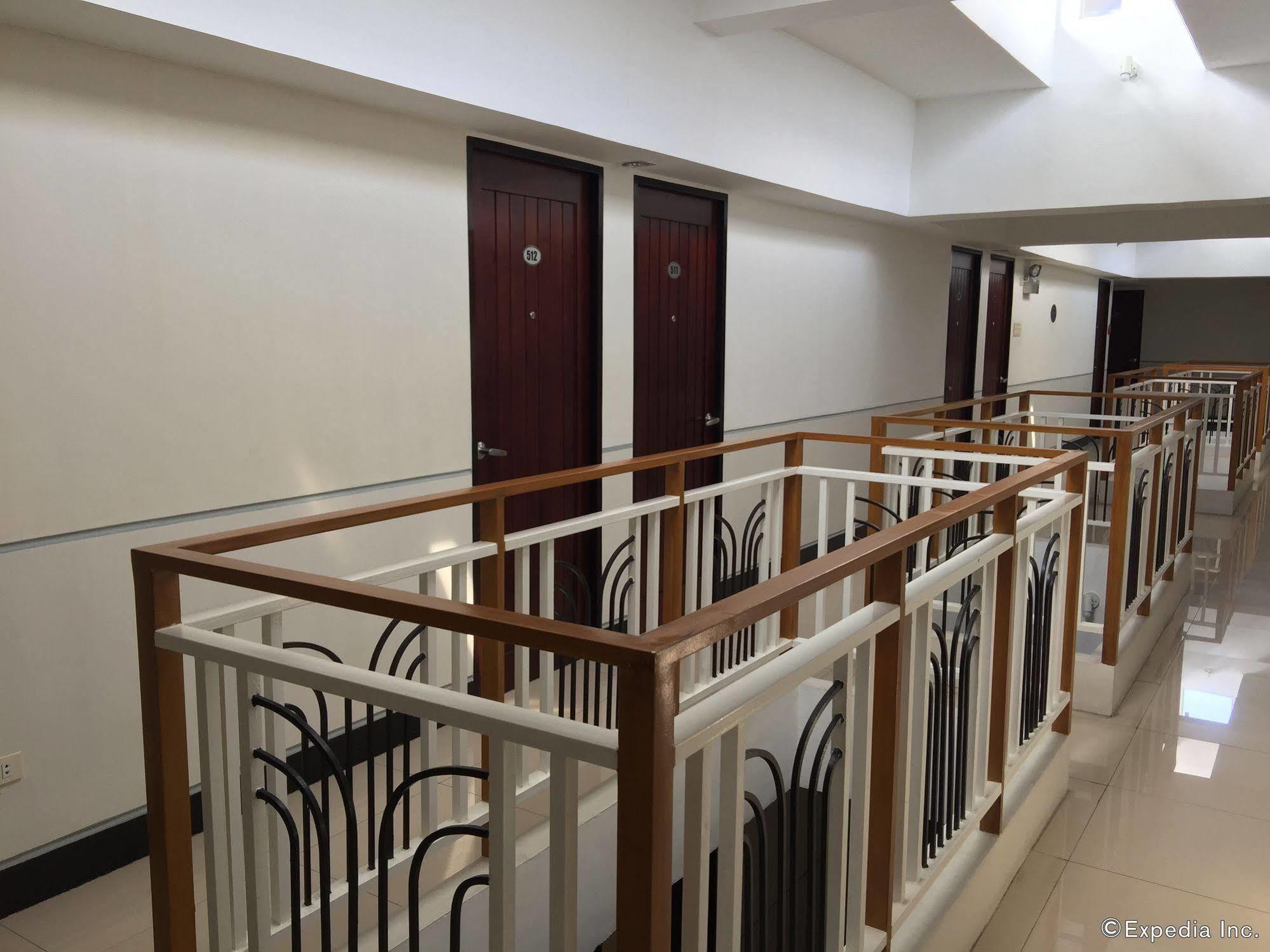 Negrense Suites Баколод Екстер'єр фото